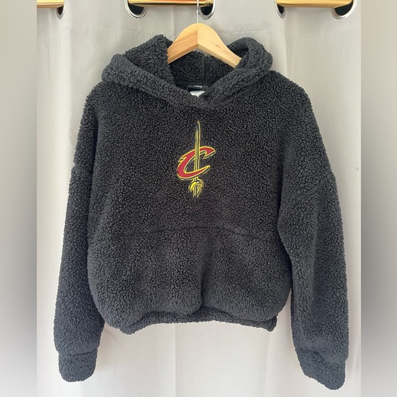 Cozy Girls Cleveland Cavs Pullover Hoodie-  Medium - Picture 1 of 4